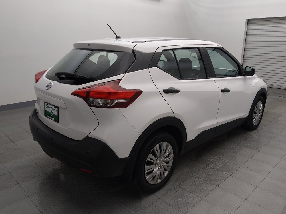 Used 2020 Nissan Kicks S image 9