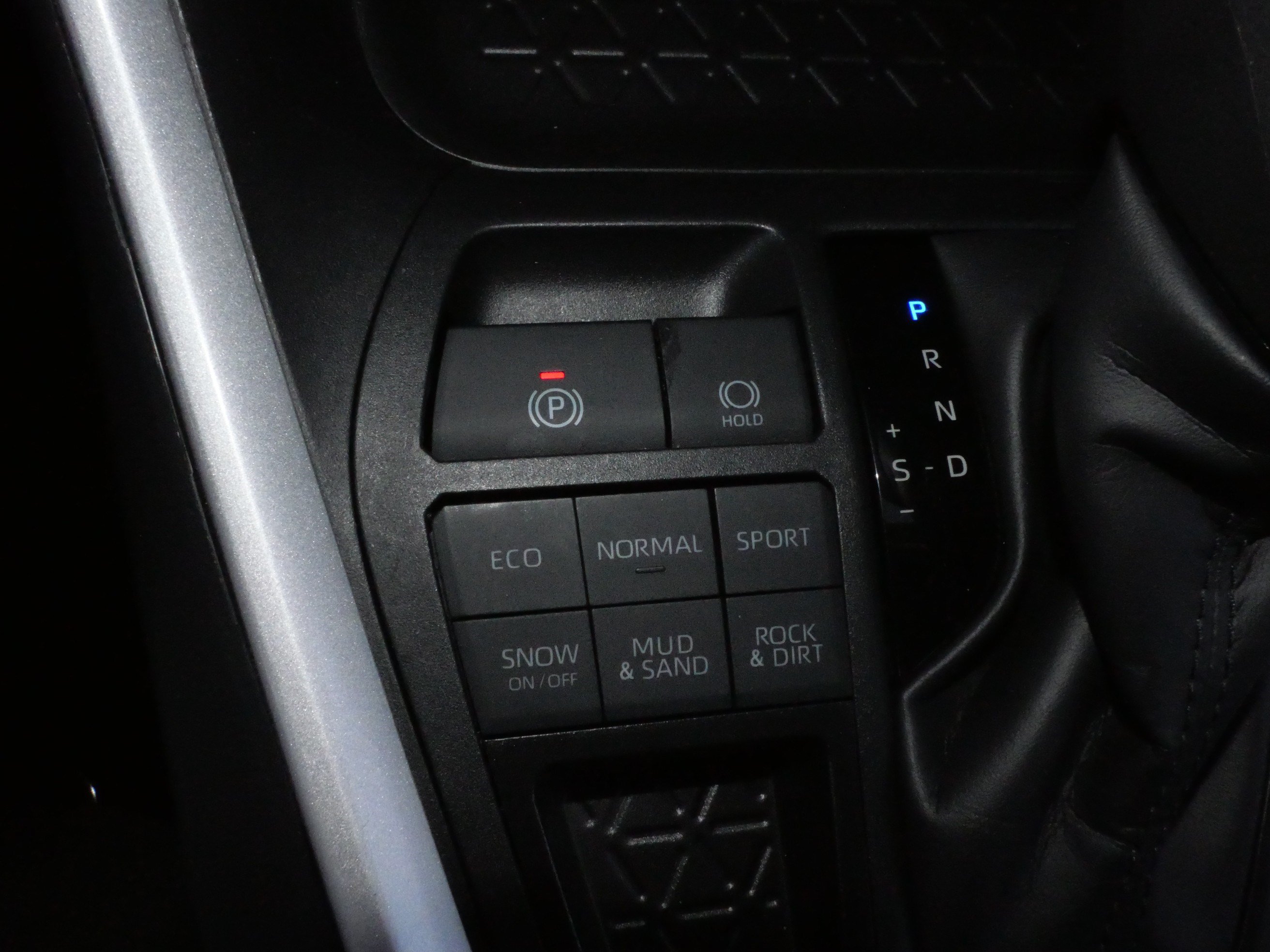 Certified 2025 Toyota RAV4 LE AWD/4WD image 28