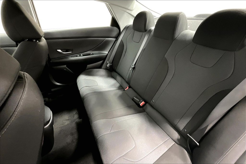 Used 2026 Hyundai Elantra SE FWD image 18