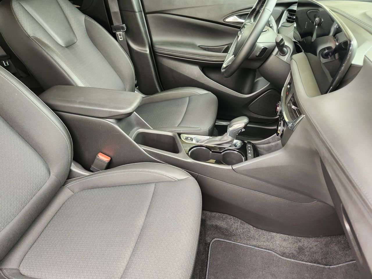Used 2025 Buick Encore GX Preferred AWD/4WD image 13