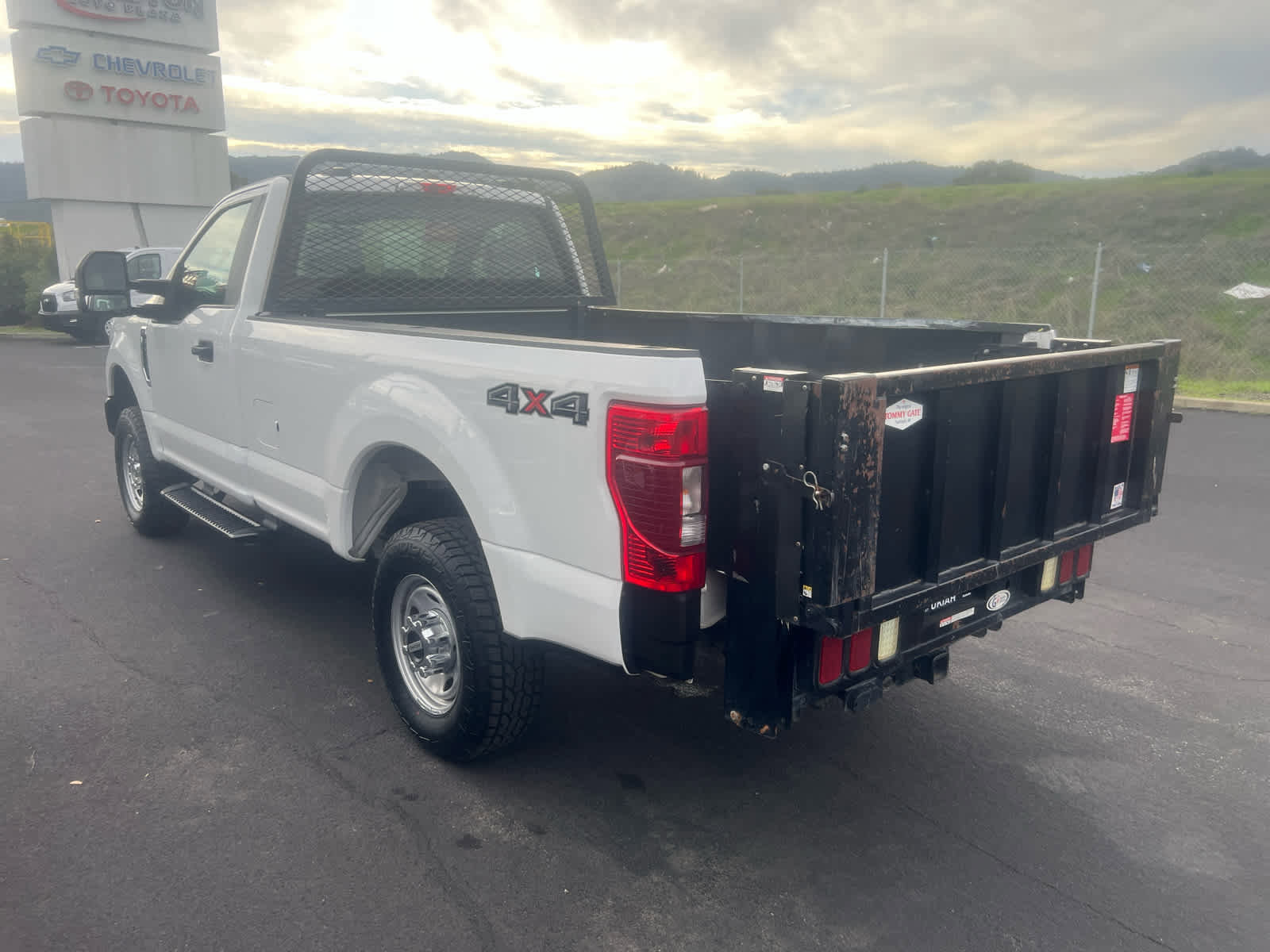 Used 2020 Ford F250 XL w/ Power Equipment Group image 9