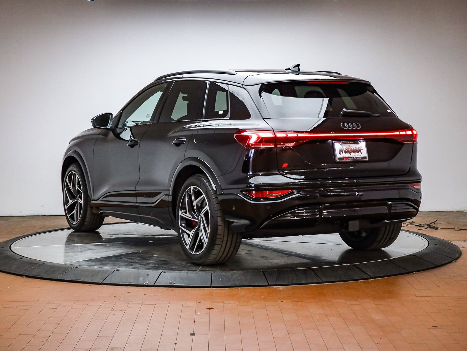 New 2025 Audi SQ6 e-tron Premium Plus image 2