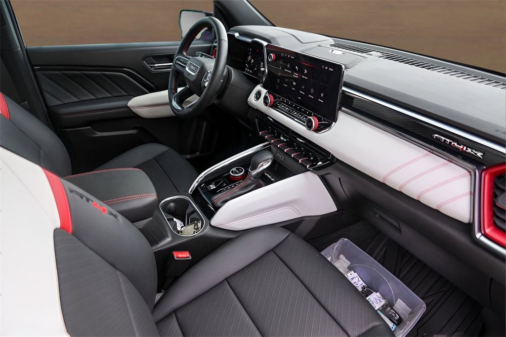 Used 2024 GMC Canyon AT4X image 31