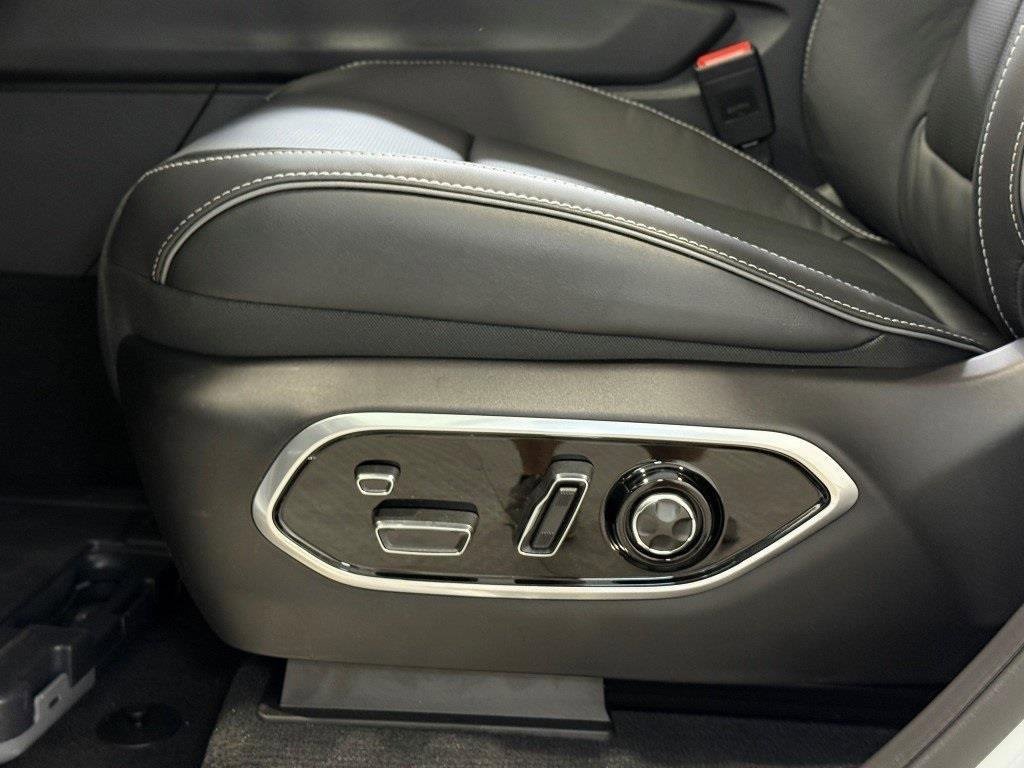 New 2025 Jeep Grand Cherokee Overland w/ Adv Protech Group III image 22