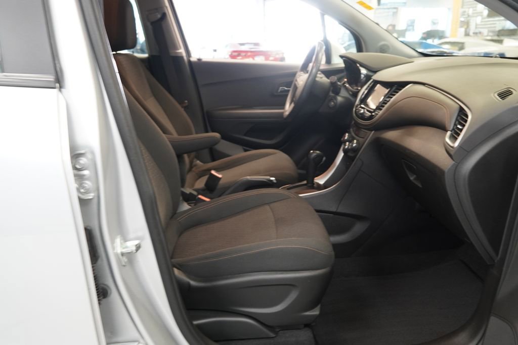 Used 2019 Chevrolet Trax LS image 24
