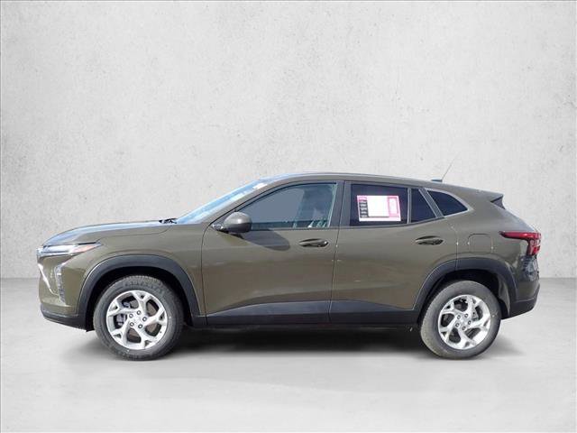 Used 2024 Chevrolet Trax LS w/ LS Convenience Package FWD image 2