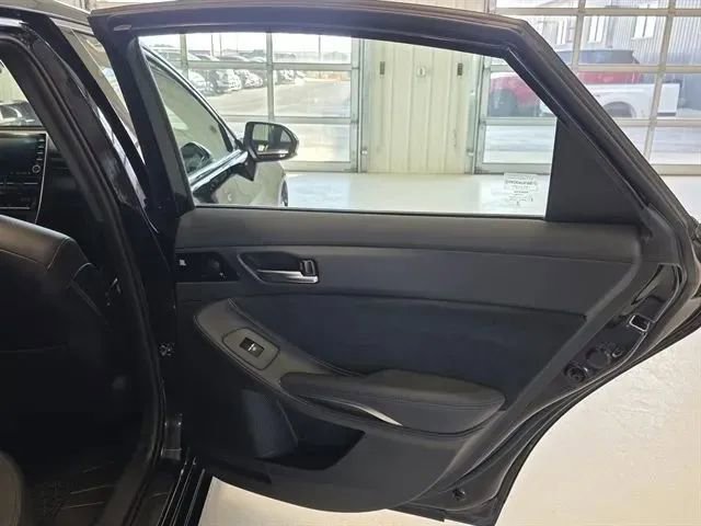 Used 2022 Toyota Avalon Touring w/ Advanced Safety Package image 11