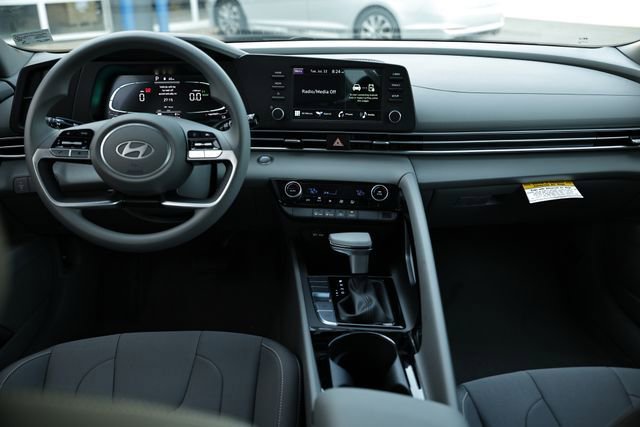 New 2026 Hyundai Elantra Hybrid FWD image 9