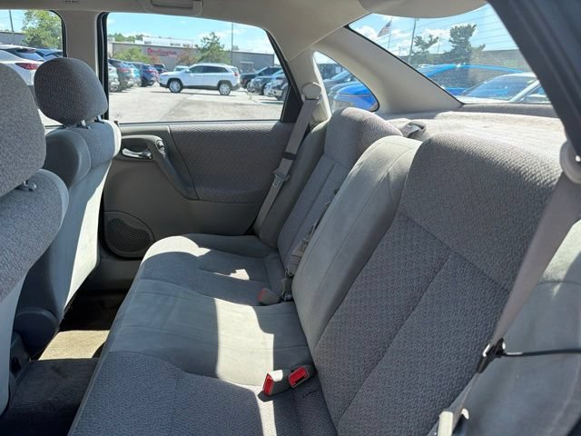Used 2002 Saturn L-Series L100 w/ Special Edition Pkg FWD image 19