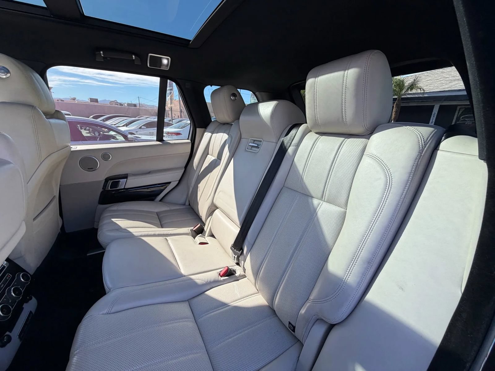 Used 2014 Land Rover Range Rover HSE AWD/4WD image 31