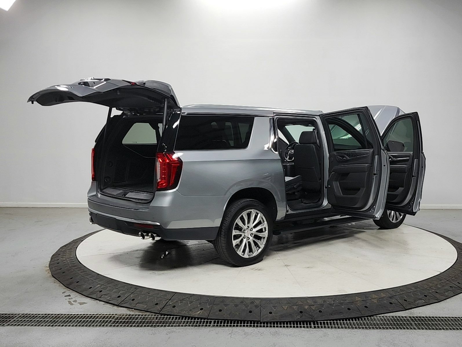 Used 2023 GMC Yukon XL Denali RWD image 15