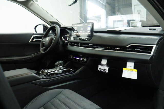 New 2026 Mitsubishi Outlander SE FWD image 16