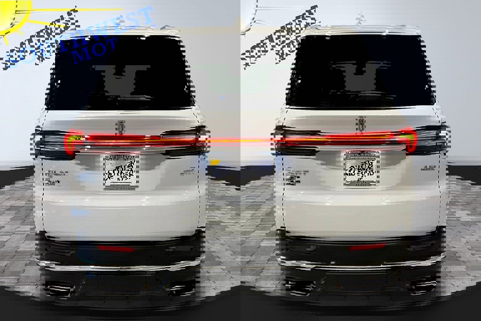 Used 2025 Buick Enclave Preferred image 5