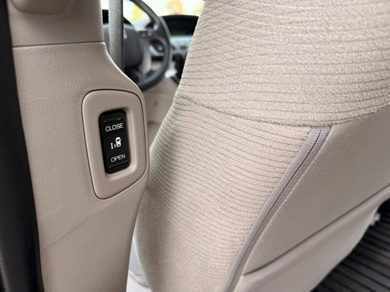 Used 2011 Honda Odyssey EX image 34
