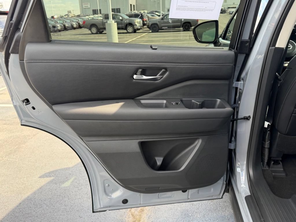 Used 2024 Nissan Pathfinder Platinum w/ Cargo Package AWD/4WD image 18