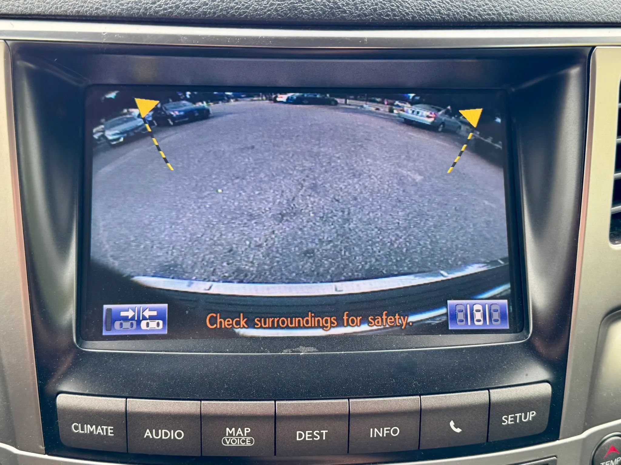 Used 2013 Lexus LX 570 4WD w/ Luxury Pkg image 16