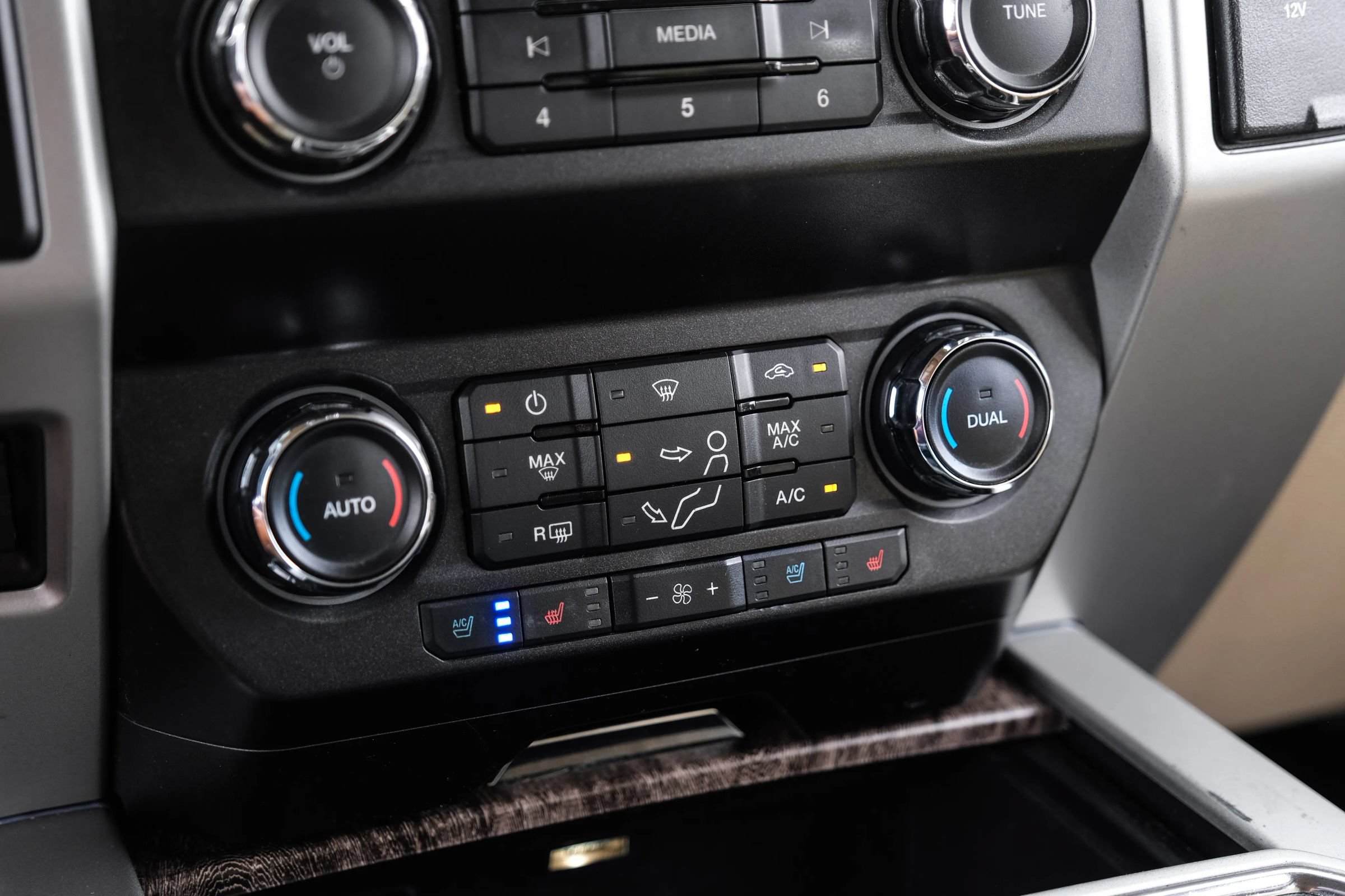 Used 2019 Ford F250 Lariat w/ Chrome Package AWD/4WD image 33
