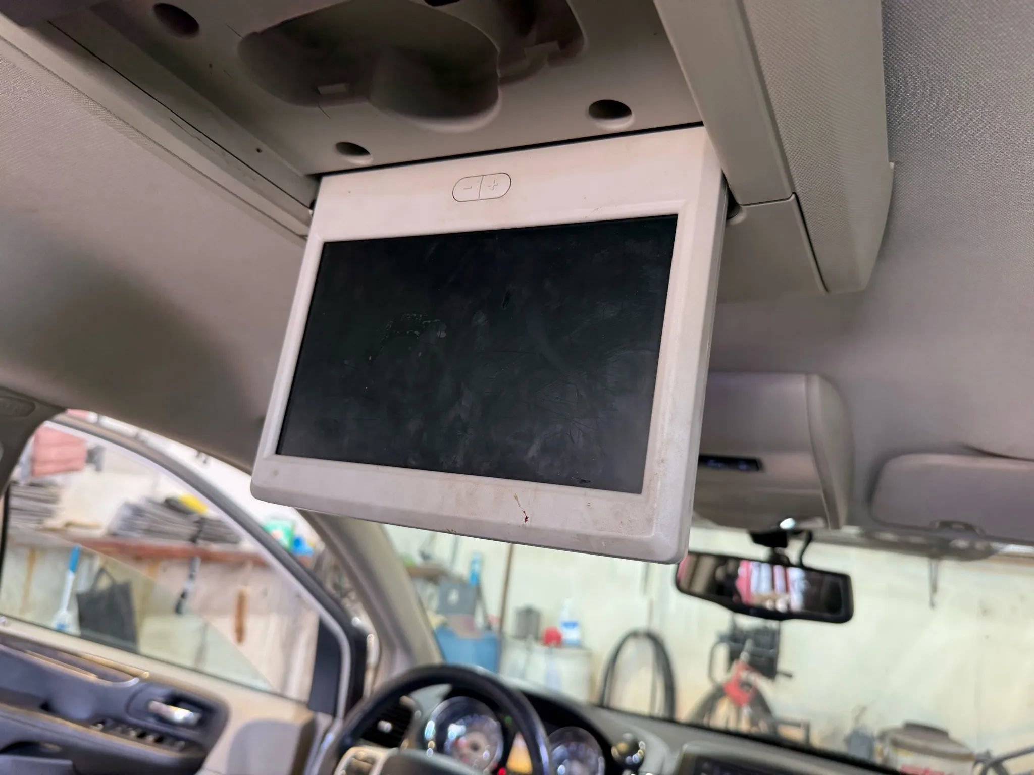 Used 2014 Chrysler Town & Country Touring-L w/ Driver Convenience Group image 24