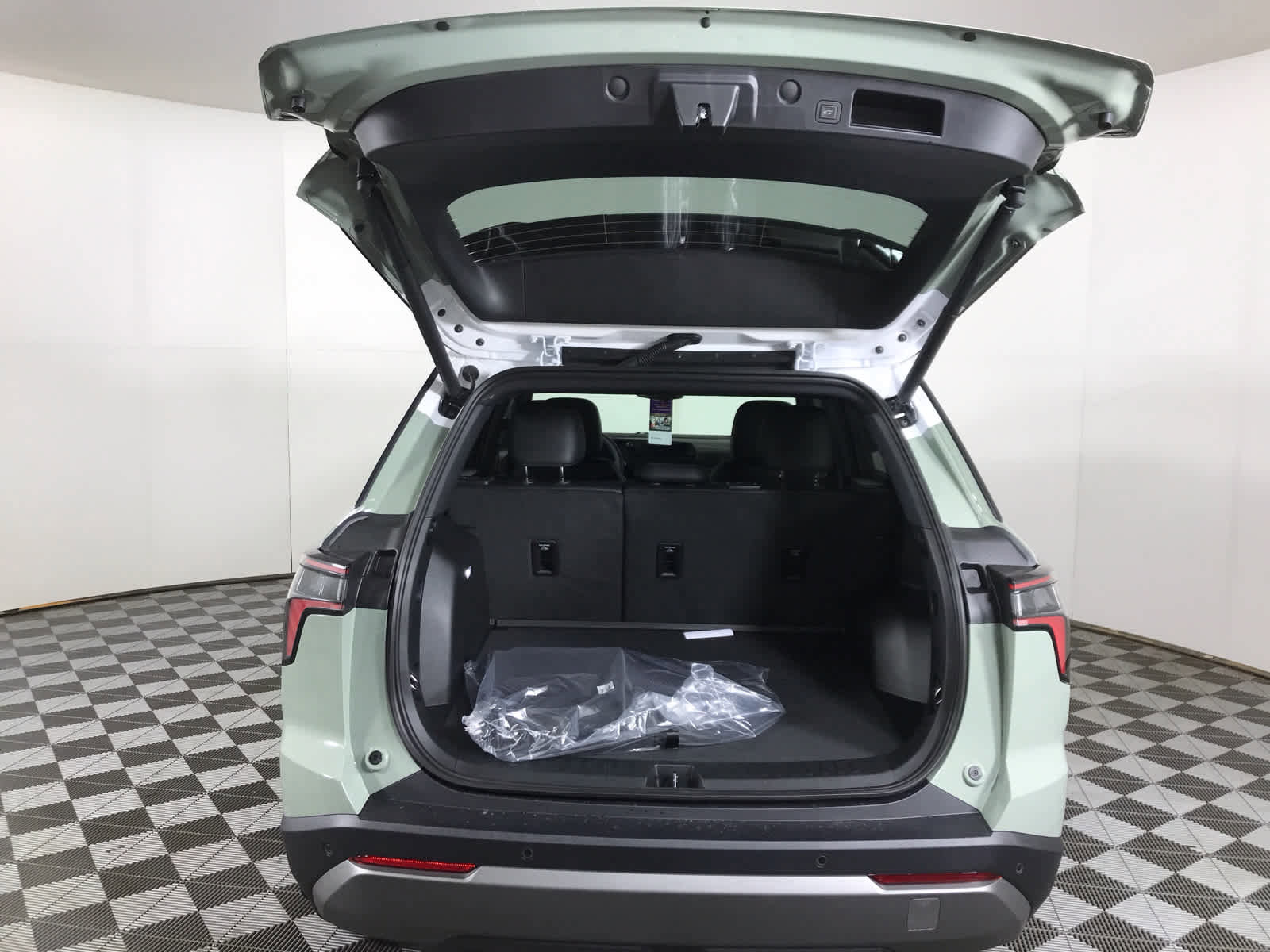 New 2026 Chevrolet Equinox LT w/ Convenience Package II image 11