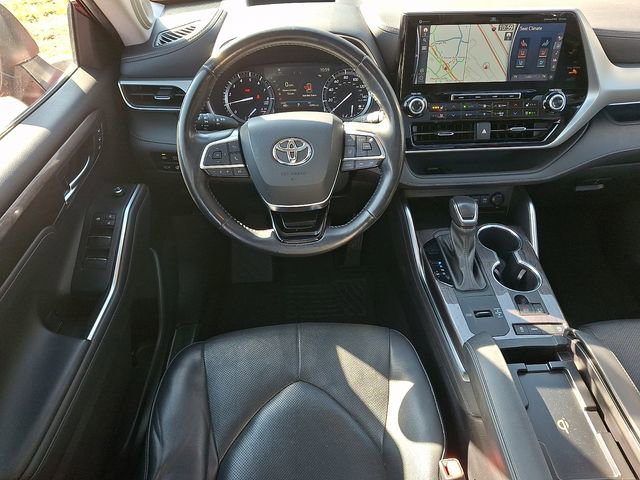 Used 2021 Toyota Highlander Platinum image 11