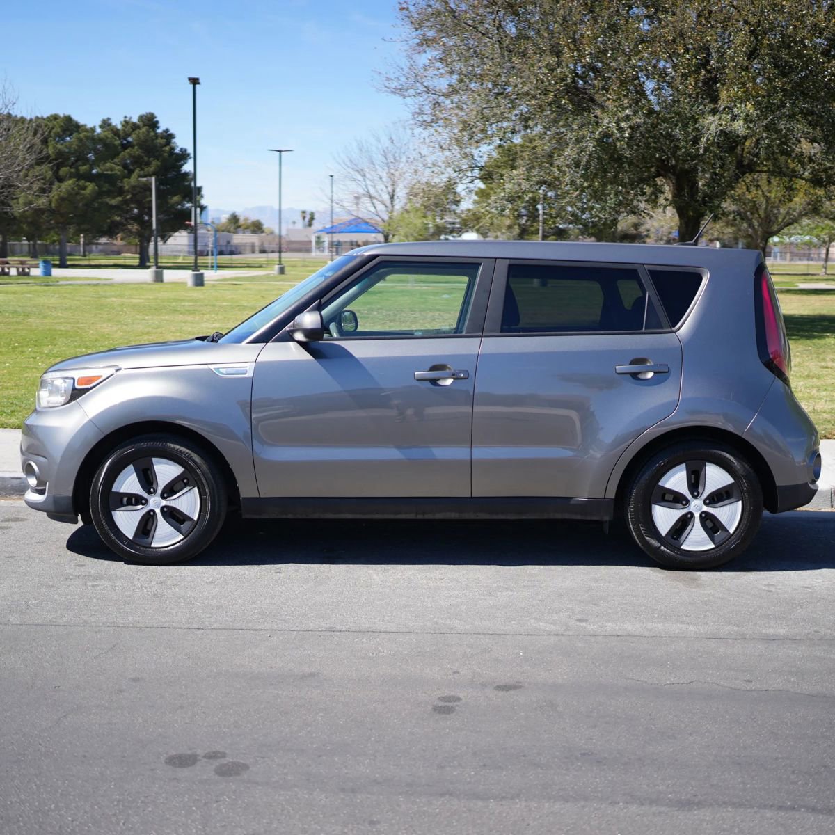Used 2017 Kia Soul EV-e image 3