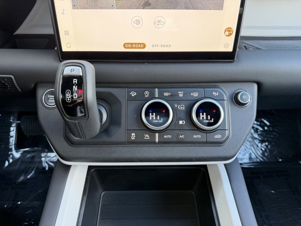Used 2025 Land Rover Defender 110 S image 23