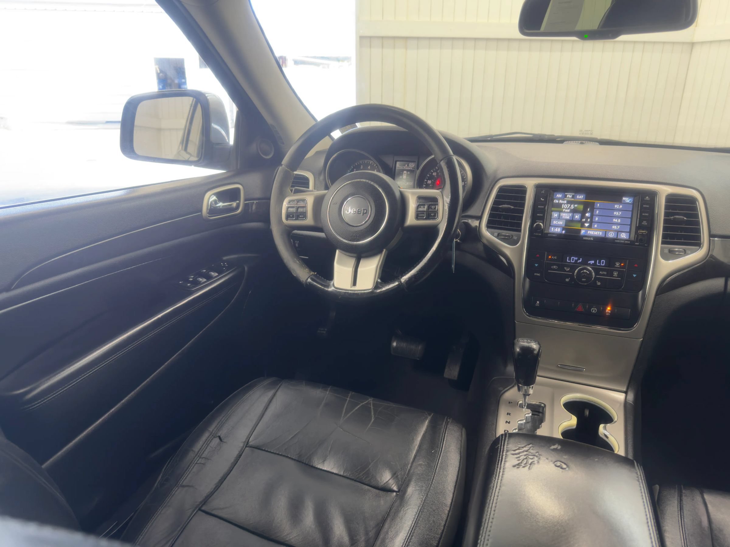 Used 2013 Jeep Grand Cherokee Laredo AWD/4WD image 11