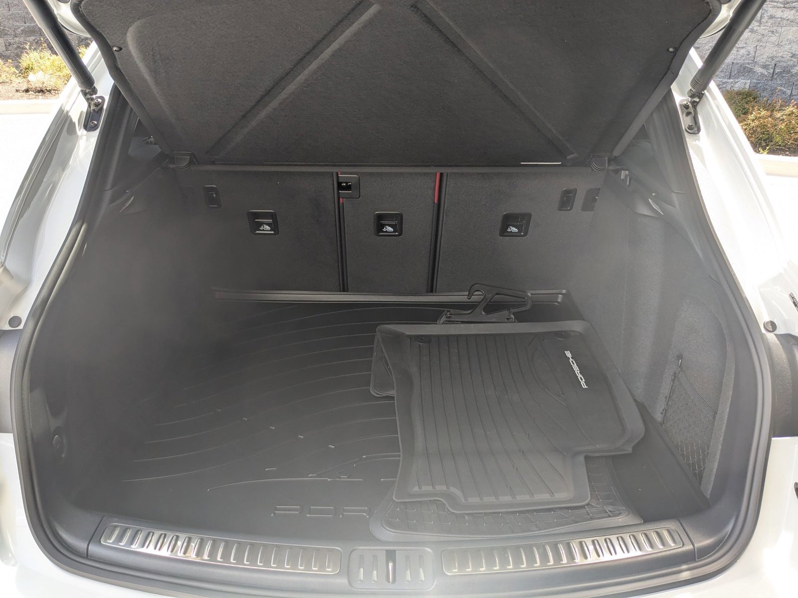 Used 2025 Porsche Macan image 24