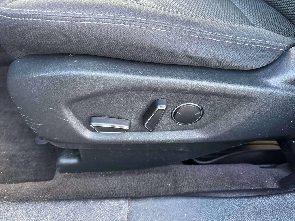 Used 2018 Ford Explorer XLT AWD/4WD image 16