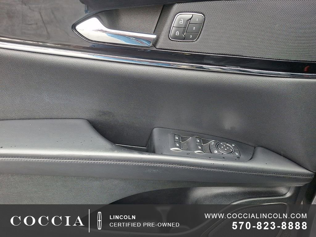 Used 2022 Lincoln Nautilus Reserve image 12
