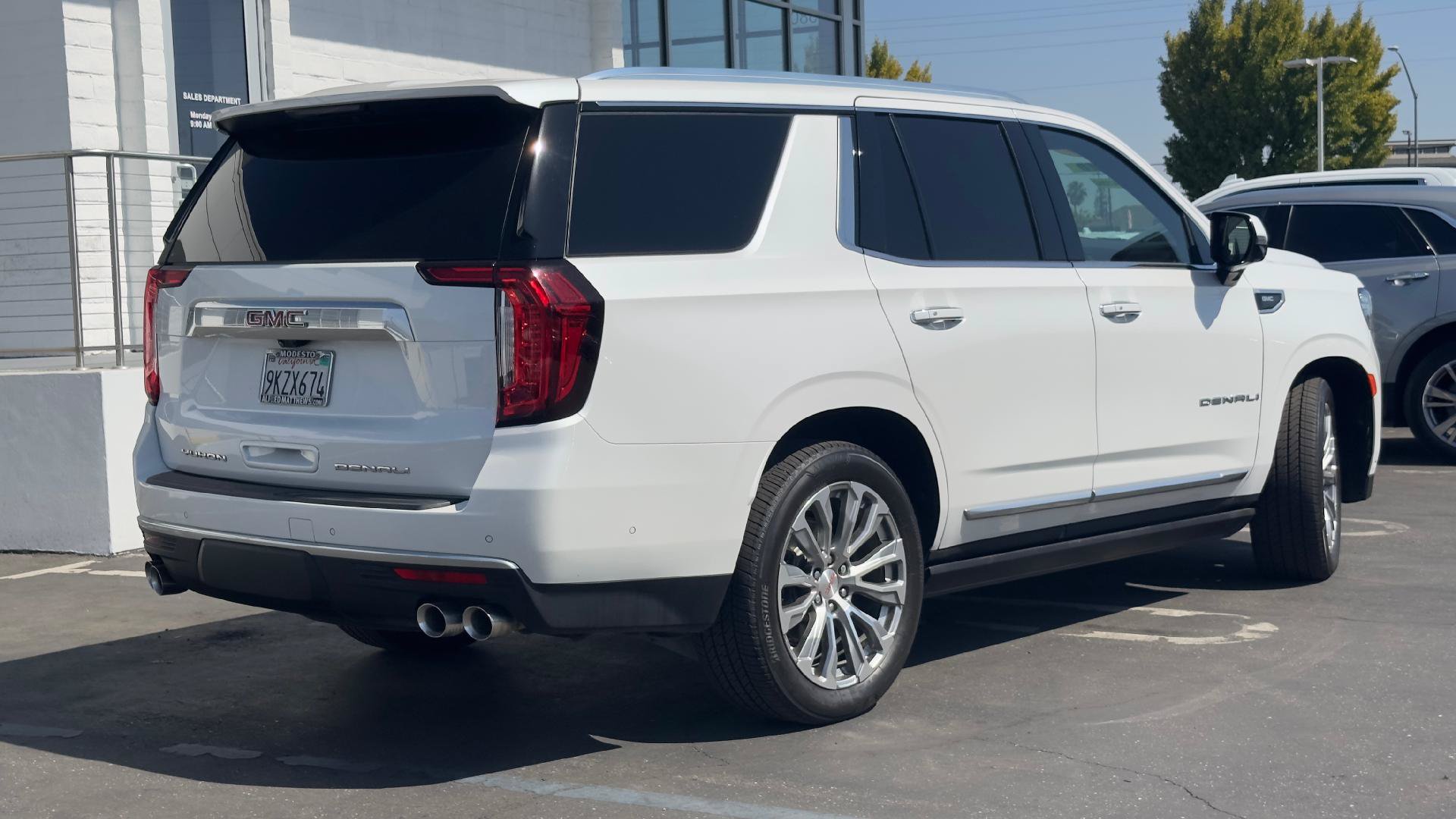 Used 2024 GMC Yukon Denali w/ Denali Reserve Package AWD/4WD image 4
