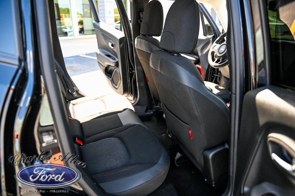 Used 2022 Jeep Renegade Trailhawk image 14