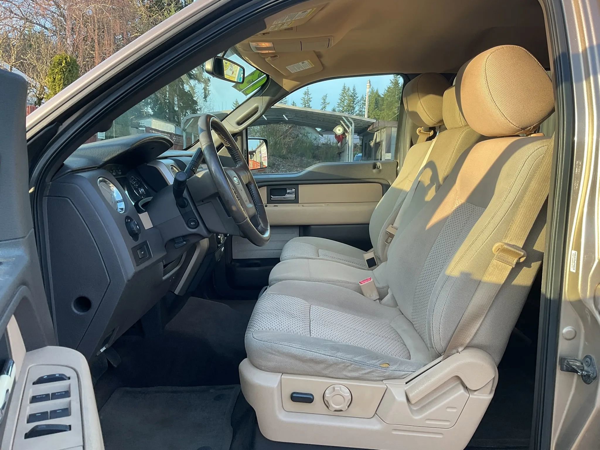 Used 2013 Ford F150 XLT w/ XLT Chrome Pkg image 9