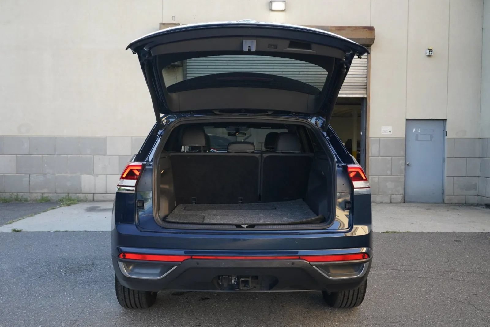 Used 2023 Volkswagen Atlas Cross Sport SE w/ Panoramic Sunroof Package AWD/4WD image 31