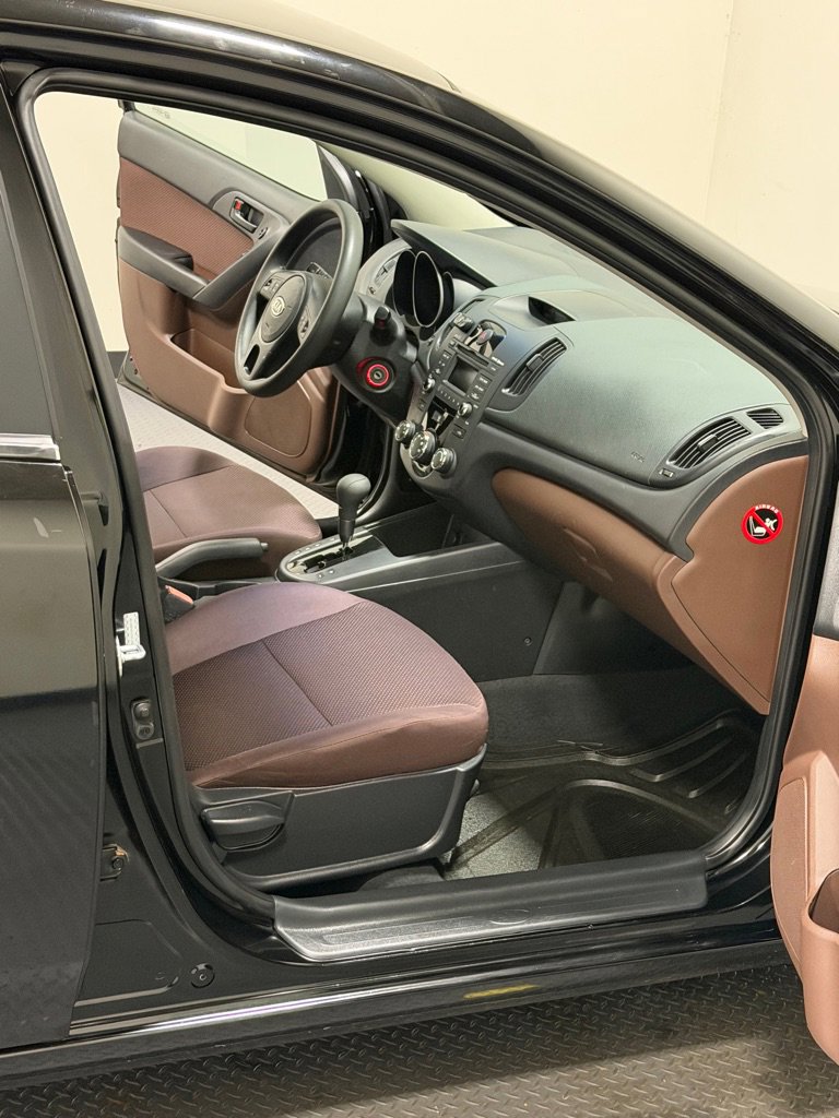 Used 2010 Kia Forte EX image 11