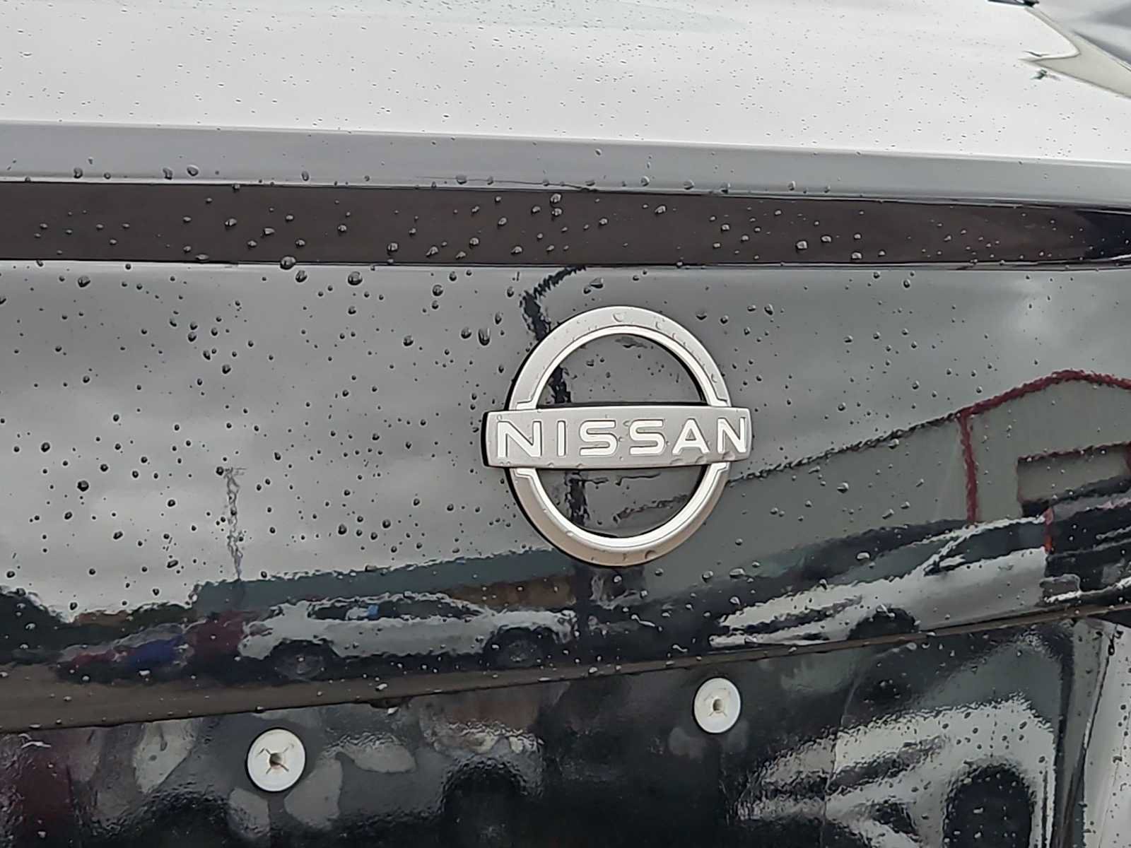 Used 2024 Nissan Versa SV FWD image 11
