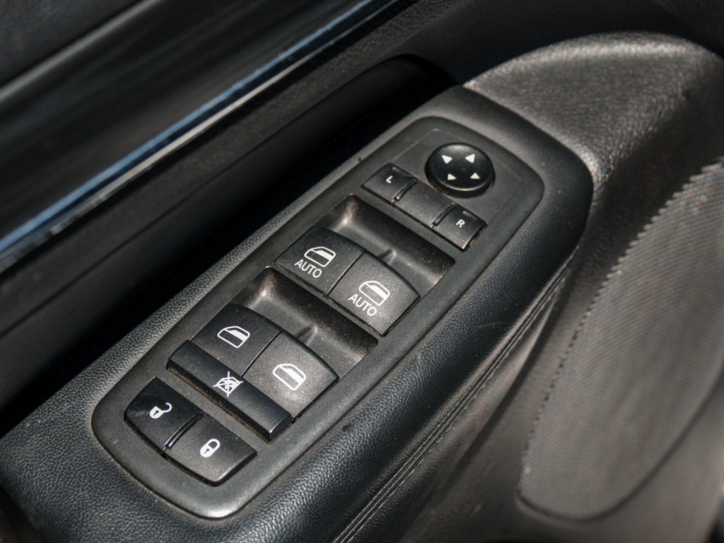 Used 2021 Jeep Grand Cherokee Limited AWD/4WD image 9
