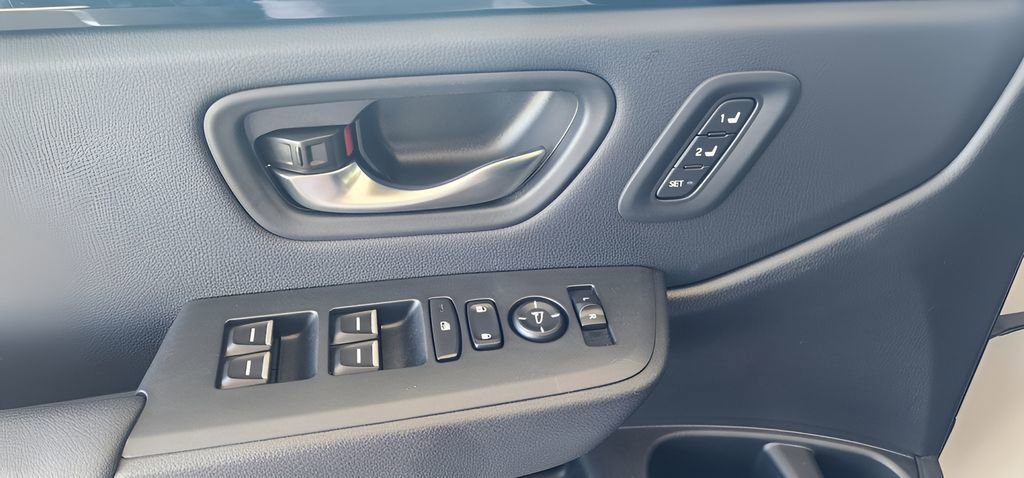 Used 2025 Honda Pilot EX-L image 16