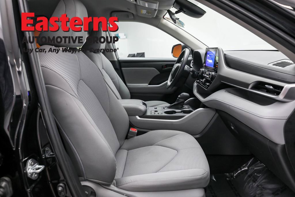 Used 2023 Toyota Highlander L image 22