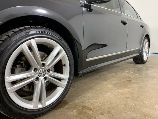 Used 2012 Volkswagen Passat TDI SEL Premium image 2