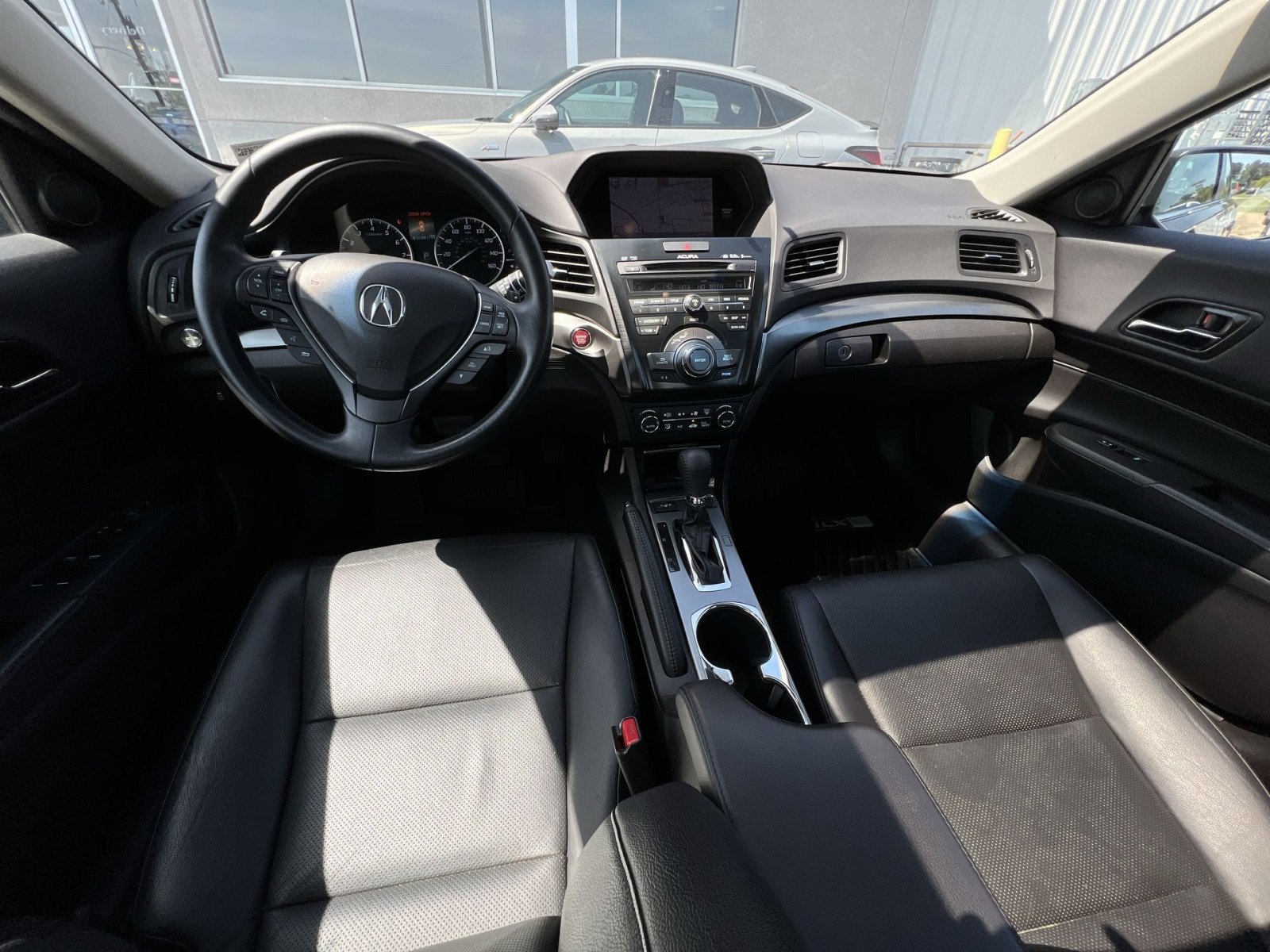 Used 2013 Acura ILX Hybrid w/ Technology Package image 2