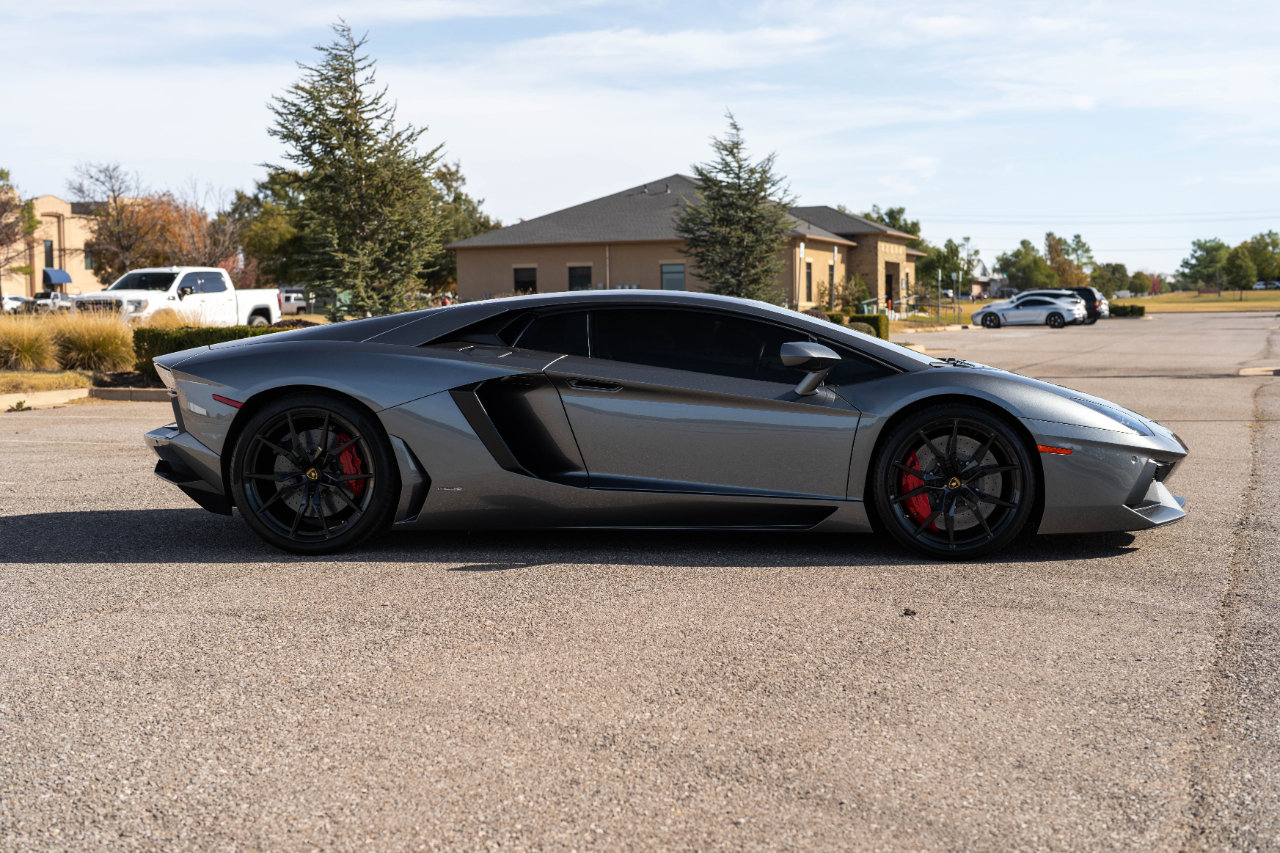 Used 2014 Lamborghini Aventador LP 700-4 image 4