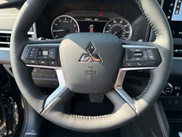 New 2026 Mitsubishi Outlander LE FWD image 28