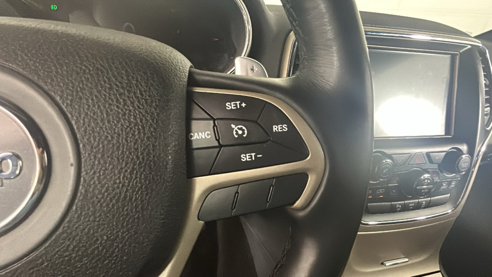 Used 2015 Jeep Grand Cherokee Limited w/ Trailer Tow Group IV AWD/4WD image 21