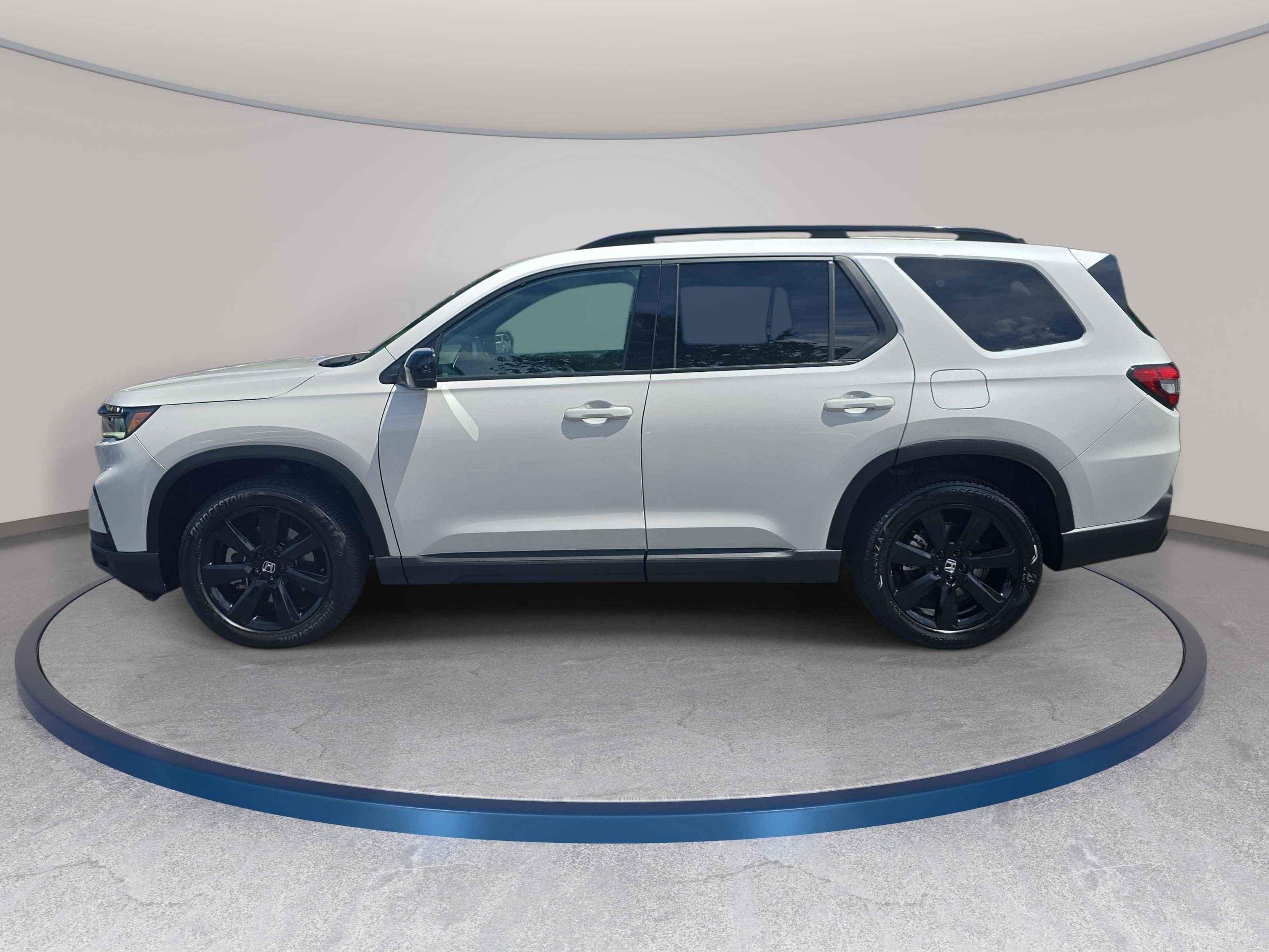 Used 2025 Honda Pilot Black Edition image 8