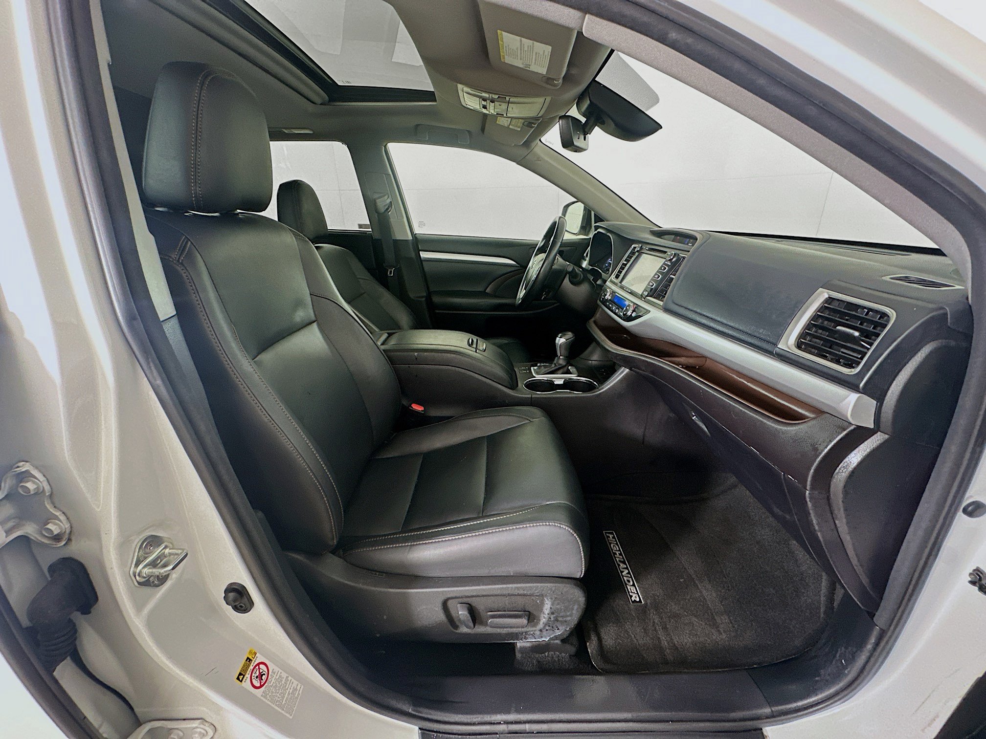 Used 2018 Toyota Highlander XLE FWD image 33
