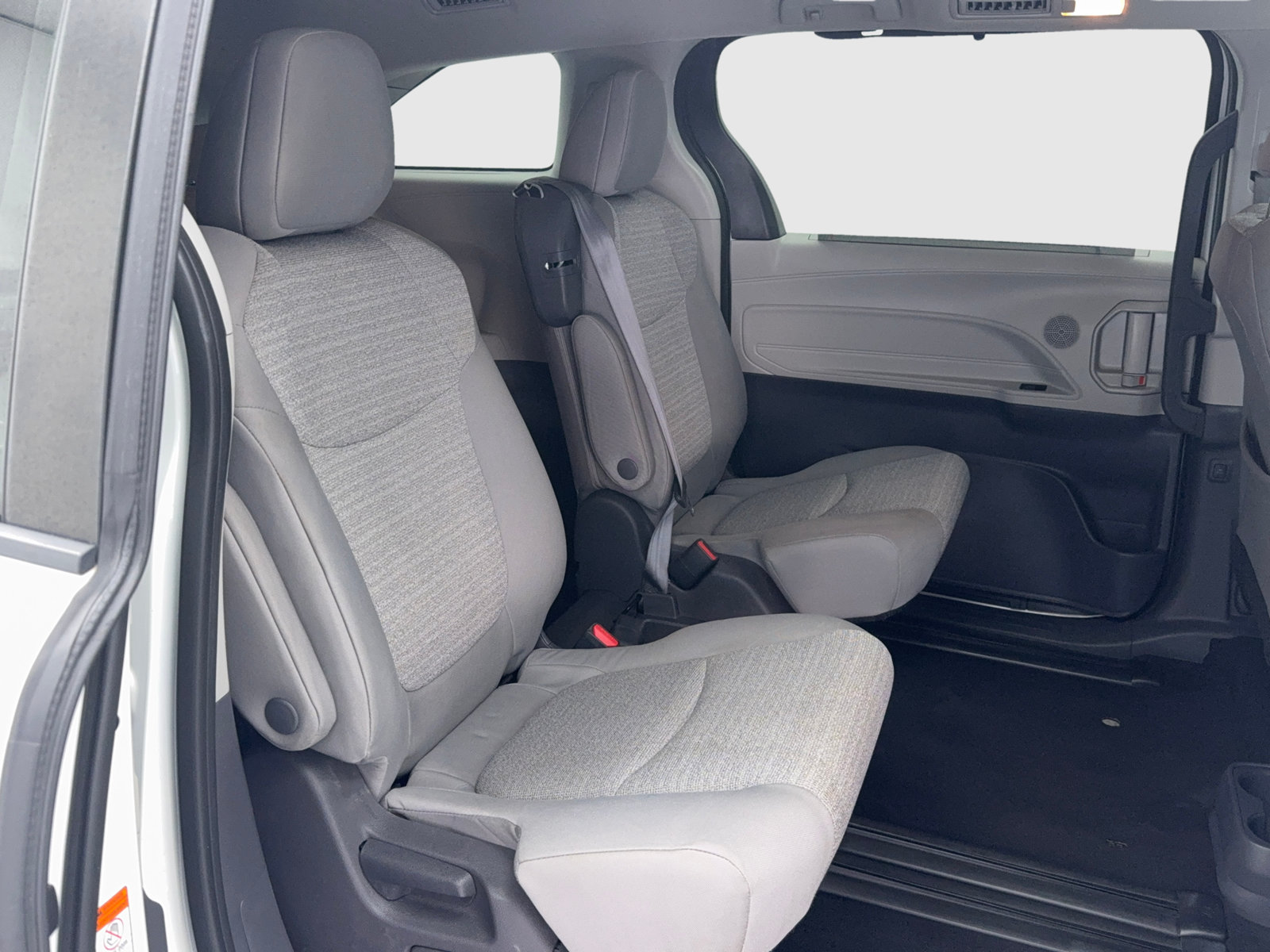Used 2021 Toyota Sienna LE FWD image 37