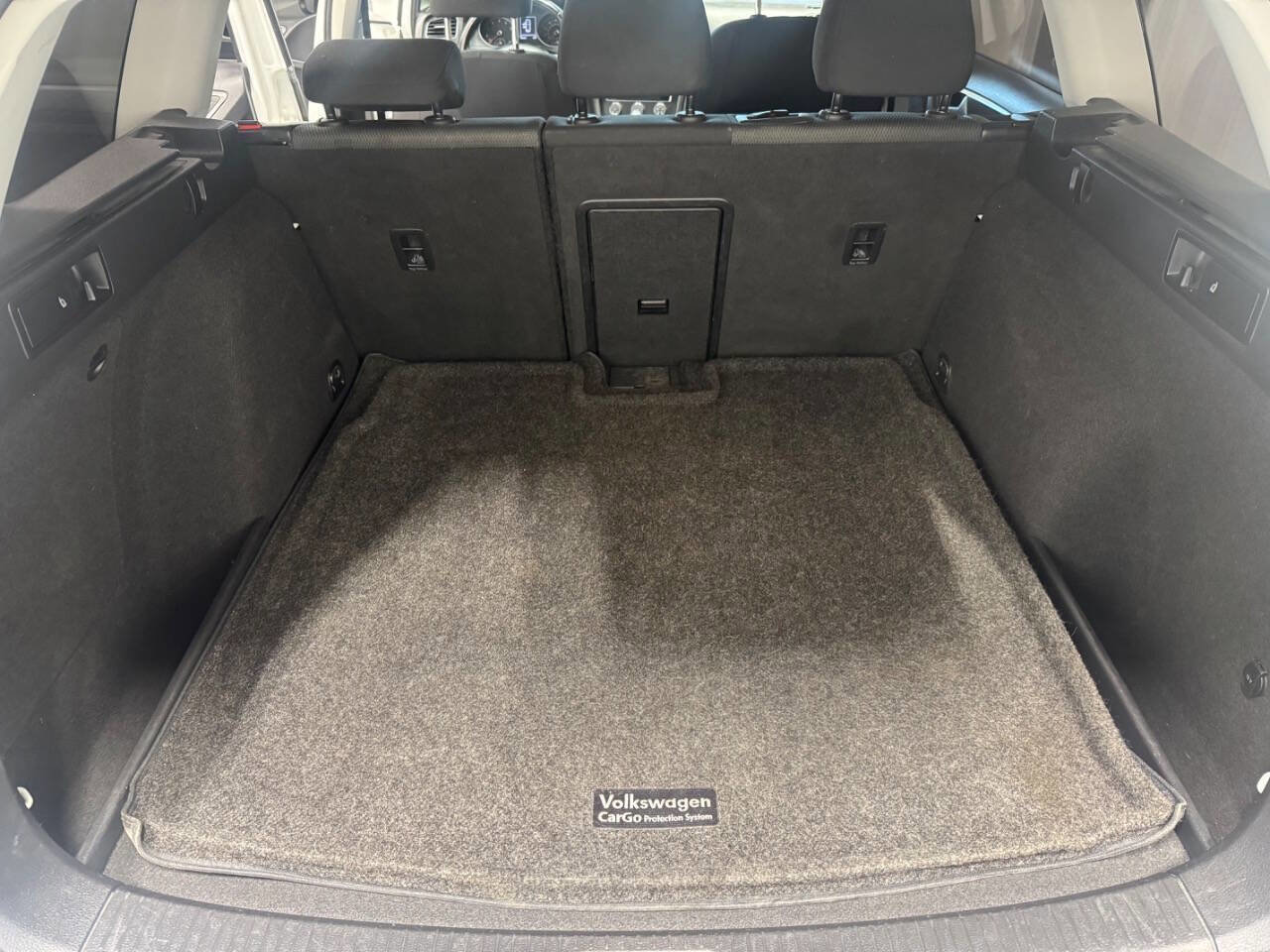 Used 2018 Volkswagen Golf S image 13