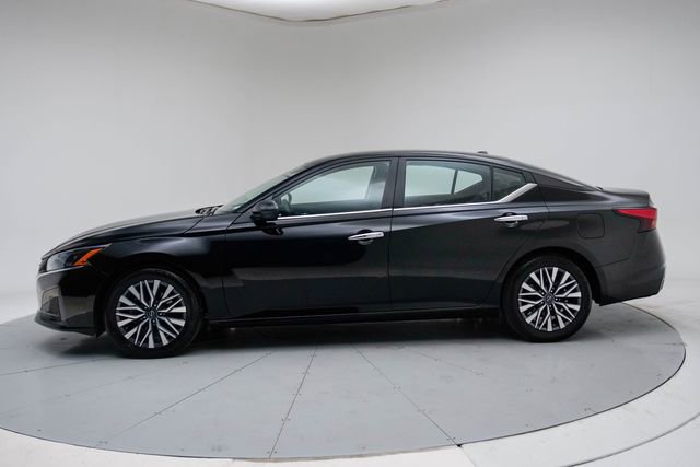 Used 2024 Nissan Altima 2.5 SV image 2