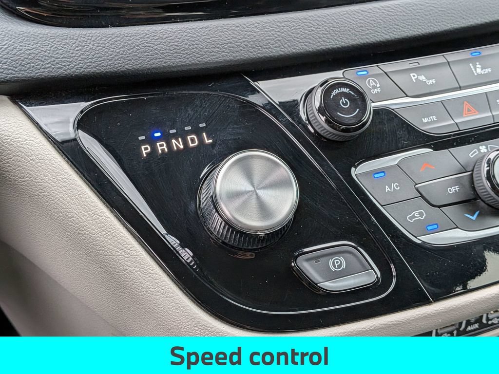 Used 2023 Chrysler Pacifica Touring-L FWD image 21